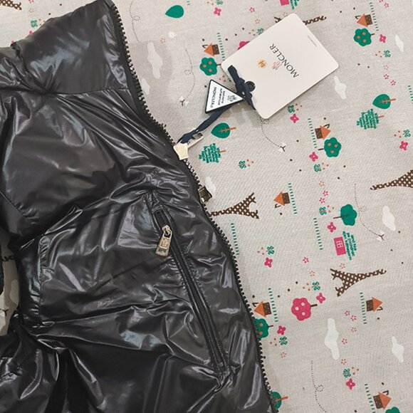 Moncler Padded Logo-Patch Gilet - Picture 2 of 12